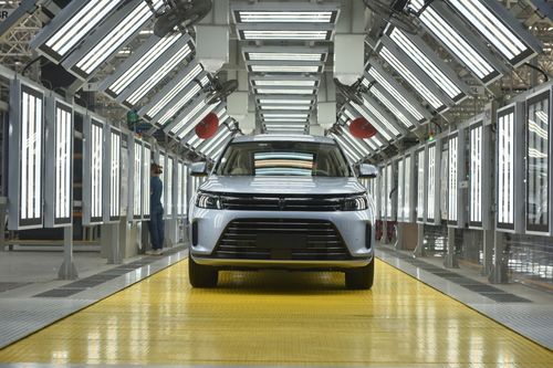 問界新M7交付上海交大重慶校友，口碑持續走高推動汽車銷售熱潮